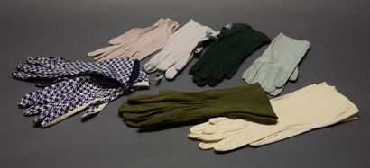 null ANONYME. Lot comprenant 8 paires de gants diverses certaines en chevreaux beige,...