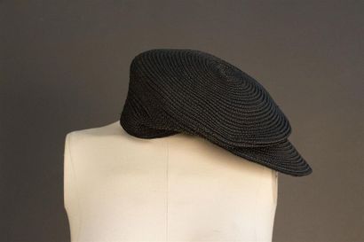 null HERMES Paris Casquette en paille polyester plissée noir. Taille 58. Bon état....