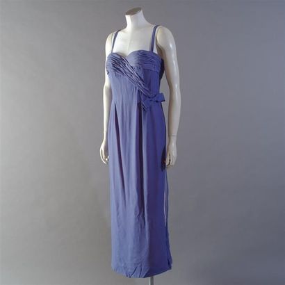 null PIERRE BALMAIN Boutique, circa 1960. Robe longue du soir en mousseline de soie...