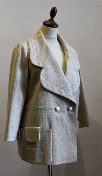 null CHLOE
Circa 1964, veste en toile ivoire, à large col cranté arrondi, double...