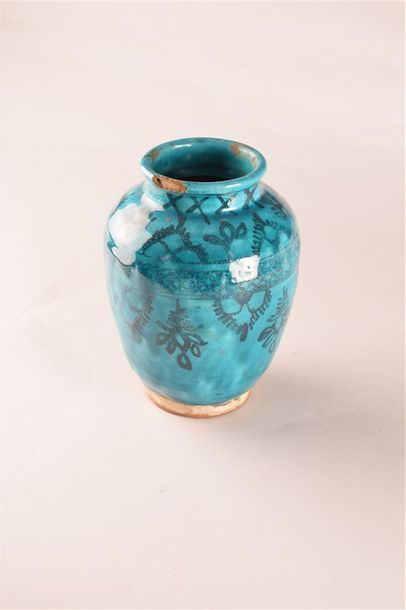 Art d'Asie Vase ovoïde faïence vernissée bleue, éclat H. 16 cm D. 11 cm 