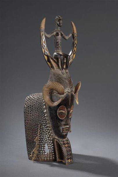 Arts africains Masque facial GOURO Bois dur, polychromie H. 60 cm