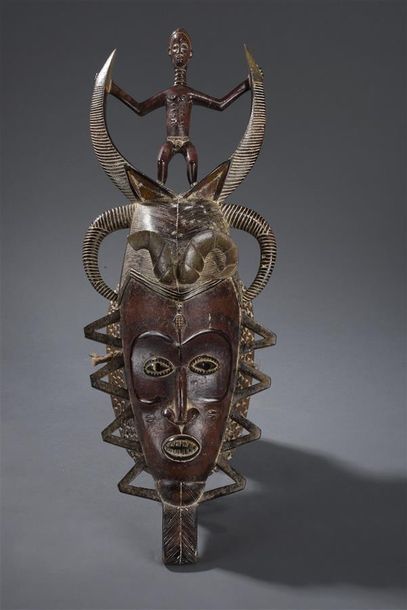 Arts africains Masque facial GOURO Bois dur, polychromie H. 60 cm