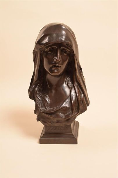 OBJETS D'ART Eugène MARIOTON (1854-1933) Buste de vierge Bronze à pâtine brune, signé,...