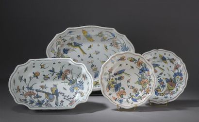 Céramique - Faïence - Porcelaine ROUEN Grand plat ovale en faïence à bords ourlés...