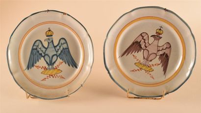 Céramique - Faïence - Porcelaine Ensemble de sept assiettes en faïence Décor à l'aigle...