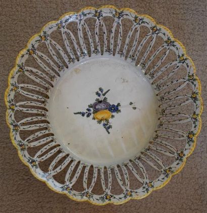Céramique - Faïence - Porcelaine Paire de corbeilles en faïence Fin du XIXe siècle...