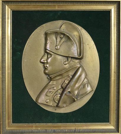 null Médaillon ovale en bronze au profil de Napoléon Ier

Surmoulage

H. 29 cm

Fixé...