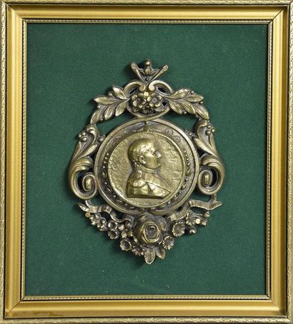 null Ornementation en bronze à patine or au profil de Napoléon Ier

H. 26 cm

Fixée...