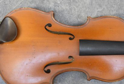 null Violon Paul MANGENOT fait chez Laberte
Fond : 357 mm RP
Talon réparé, chevilles...