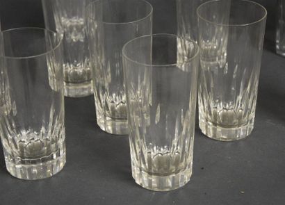 null BACCARAT

Partie de service de verres en cristal comprenant : dix verres à orangeade,...