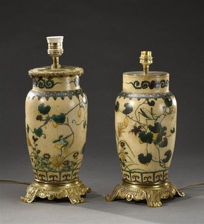 null JAPON - XIXe siècle

Paire de vases balustres en porcelaine à décor en émaux...