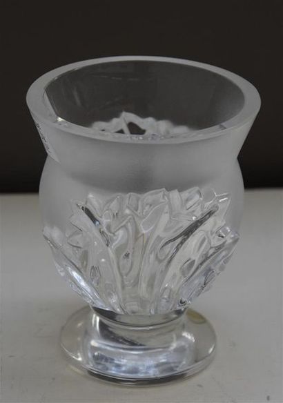 null LALIQUE France

Petit vase feuille

Signé

H. 11,5 cm