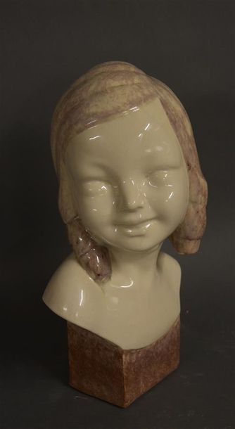 null GUÉRO (actif dans les années 1920 à 1940) 

Buste de jeune fille Art Déco

Epreuve...