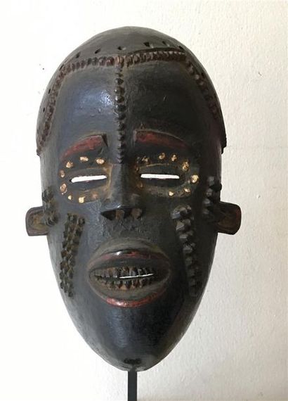 null IDOMA - NIGERIA

Masque en bois sculpté et peint, simulant un visage humain...
