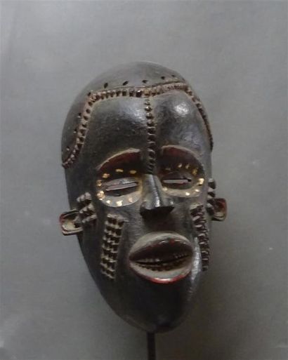 null IDOMA - NIGERIA

Masque en bois sculpté et peint, simulant un visage humain...