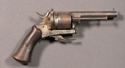 null BELGIQUE Revolver type LEFAUCHEUX, calibre 7 mm Monture fer, barillet 6 coups...
