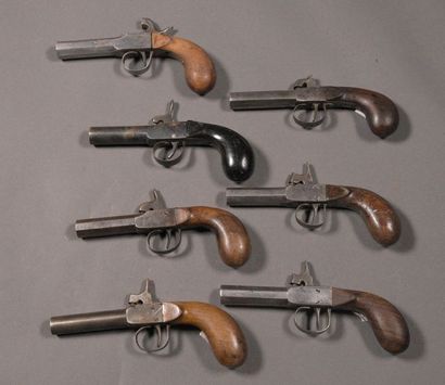 null FRANCE Lot de sept pistolets coup de poing A piston, certains avec restaurations,...