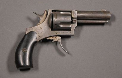 null FRANCE Revolver, calibre 7 mm Monture acier à cadre fermé, barillet à cannelures...