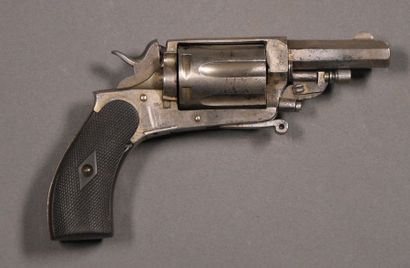 null FRANCE Revolver VELODOG, calibre 6 mm Monture acier nickelé avec manques, à...
