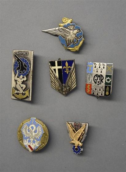 null *FRANCE Lot de six insignes régimentaires francais, années 70/80.