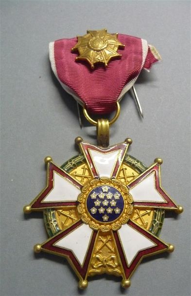 null ETATS-UNIS Legion of Merit En bronze émaillé, ruban d'origine. D. 4,5 cm