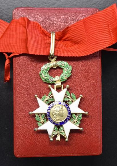 null FRANCE Médaille de Commandeur de la Légion d'Honneur IVe République En bronze...