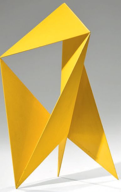 PIERRE HEYVAERT (1934-1974) EQ-TRIA #52, 1972
Sculpture en tôle pliée, soudée et...
