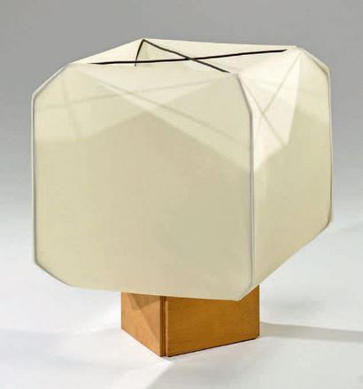 Bruno MUNARI (1907-1998) Édition DANESE Lampe de table modèle «Bali», pied quadrangulaire...