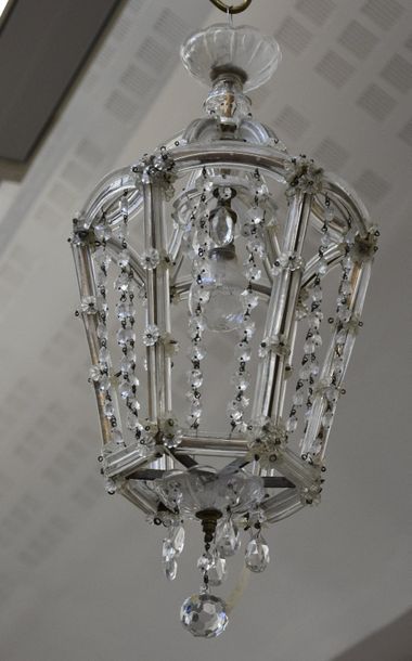 null Lanterne hexagonale ornée d'enfilages de perles de verre Fin du XIXème siècle...