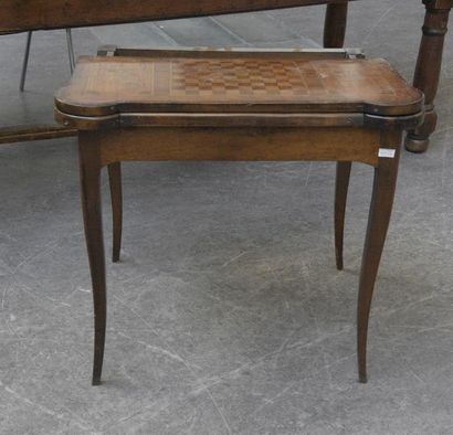 null Table à jeux en bois de placage Fin du XVIIIe, début du XIXe siècle