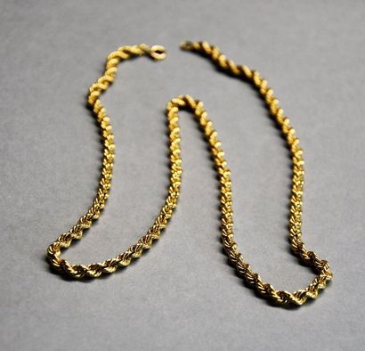 null Un collier maille en or jaune 18K (750 millième)
Poids: 16,8 g
Lots vendus sur...