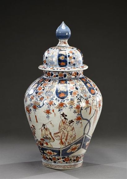 null JAPON, Imari - Fin Epoque EDO (1603 - 1868) Potiche en porcelaine à décor en...