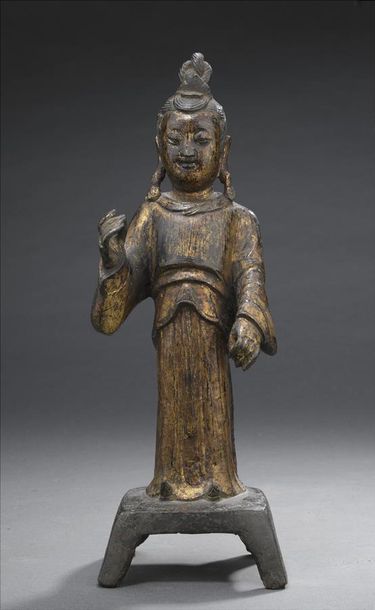 null CHINE - Fin Epoque MING (1368 - 1644) Statuette en bronze laqué or, immortel...