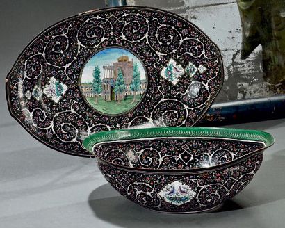 PERSE Coupe ovale et son présentoir en émaux peints à décor de monuments d'Ispahan...