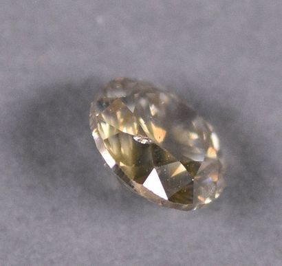 null Diamant taille brillant non monté pesant 1,01ct, couleur «Natural Fancy Greenish...