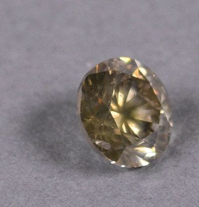 null Diamant taille brillant non monté pesant 1,01ct, couleur «Natural Fancy Greenish...