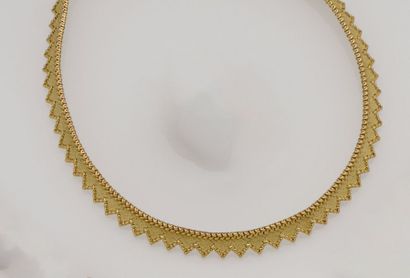 BOUCHERON Collier draperie en or jaune 18K (750°/°°) festonné maille polonaise, signé...