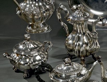 null Ensemble d'une cafetière et d'un sucrier couvert balustres en argent, à côtes...