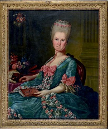 École FRANÇAISE du XVIIIe siècle 
Portrait de femme à la robe verte tenant un livre,...