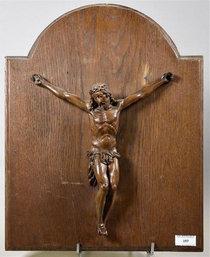 null Crucifix en bois sculpté XIXe siècle H. 25,5 cm (29 cm à hauteur de bras) Sur...