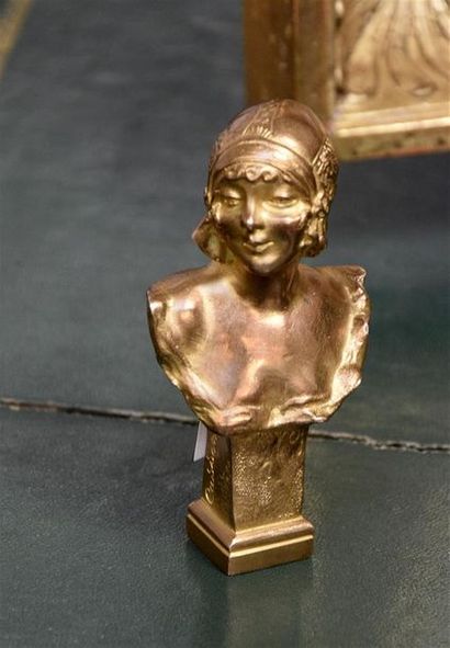 null CASSONNET (Début XXe siècle) Cachet en bronze doré représentant un buste de...