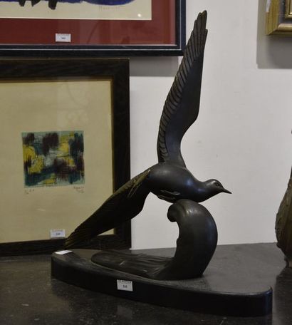 null M. LEDUCQ (1879-1955) La mouette Epreuve en régule à patine noire et dorée,...