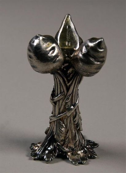 null CHRISTOFLE Vase soliflore "aux trois carottes". Bronze argenté H 10,8 cm L 5,6...