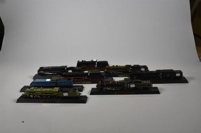 null Train HO Lot de 8 maquettes sur socle