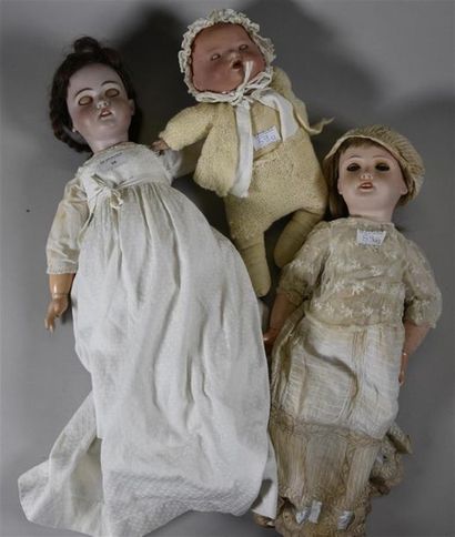 null Lot de trois poupées anciennes : Une poupée Simon et Halbig DEP moule 1079 taille...