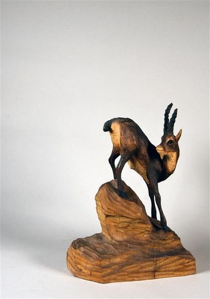 null Guillaume FOURNIER (XXe siècle) Bouquetin des Alpes Sculpture en bois, signée...
