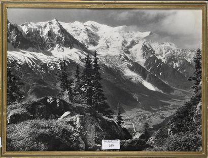 null Pierre TAIRRAZ (1933-2000) Montagne Photographie encadrée cachet au dos H. 29...