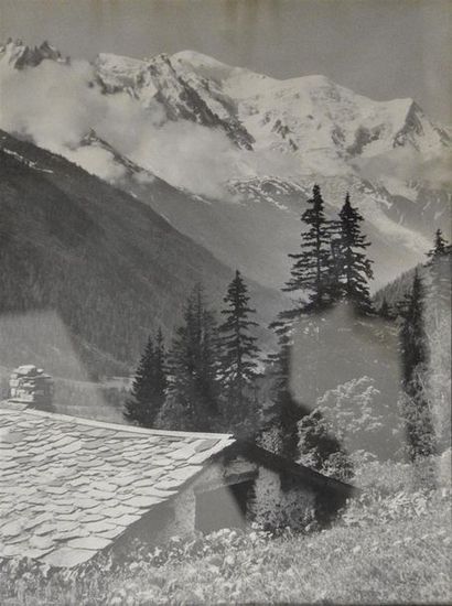 null Ecole Suisse XXe siècle Chalet devant la montagne Huile sur carton H. 17,5 cm...