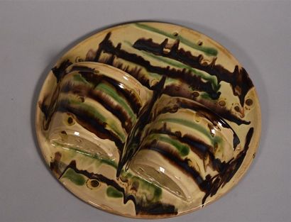 null Porte-cuillères en terre vernissée à décor jaspé Savoie D. 32,5 cm